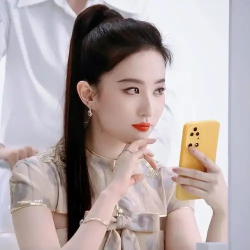 刘亦菲新中式美出圈,中式盘口纱裙搭高马尾真美,不愧顶级美女
