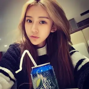 细致的qq女生自拍谁在搞笑借着热闹掩盖心跳
