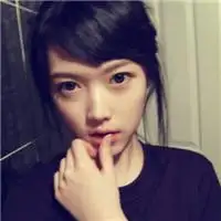 帮我看看谁还有这个女生的系列图片,她叫啥好喜欢她了