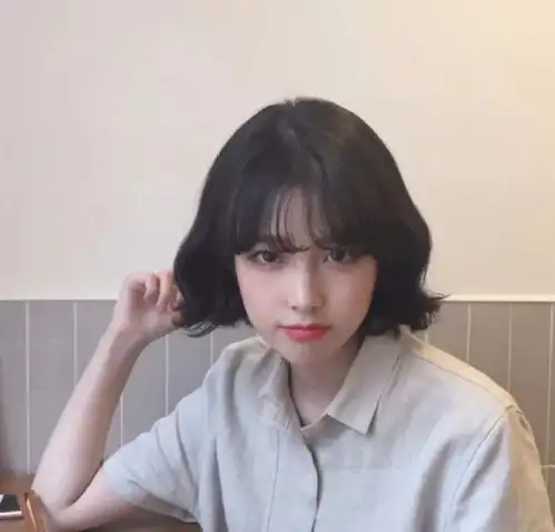 黑发的女生,什么发型最合适