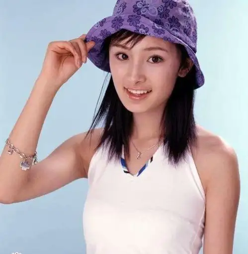 女星刚出道的样子赵丽颖甜美,杨幂灵气,鞠婧祎普通,郑爽眼前一亮
