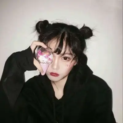 可啊扎辫子小女生头像