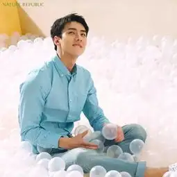 昨日张艺兴西装革履尽显禁欲系,请记住明天是张艺兴很重要日子