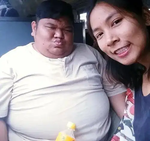 泰国美女交了一个240斤大胖子男友,即便家人反对也一定要结婚