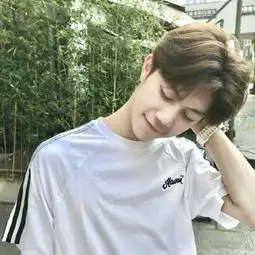 干净阳光的男生头像帅气人生短暂喜欢就要相互纠缠
