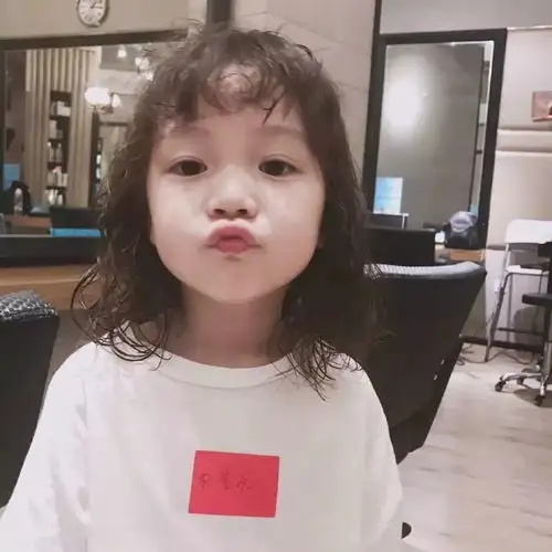 女生头像短不过善变