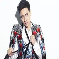 男生头像手扯领带微信头像图片大全