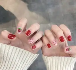 一组精致软萌的少女系美甲,可爱又时髦
