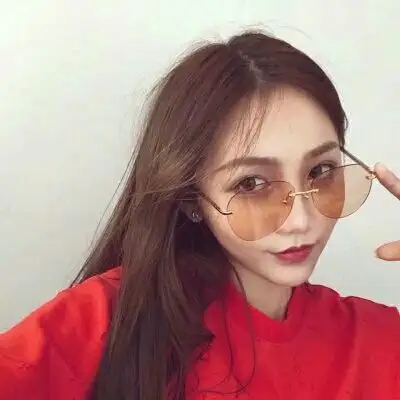 女生头像红色系韩版,红红火火的色调很喜庆