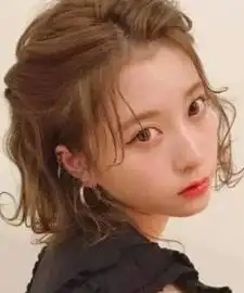 女生扎这4种发型,衬出比脸小更好的颜值特别第3种,少女感十足