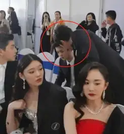 邓超和鹿晗关系真的好吗看到后台这一幕,关系好坏一目了然