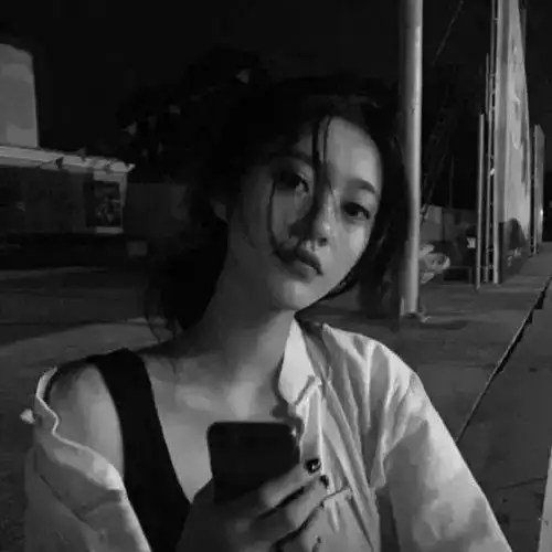 抖音超拽霸气的句子如果可以依靠,没有哪个女人愿意做女汉子