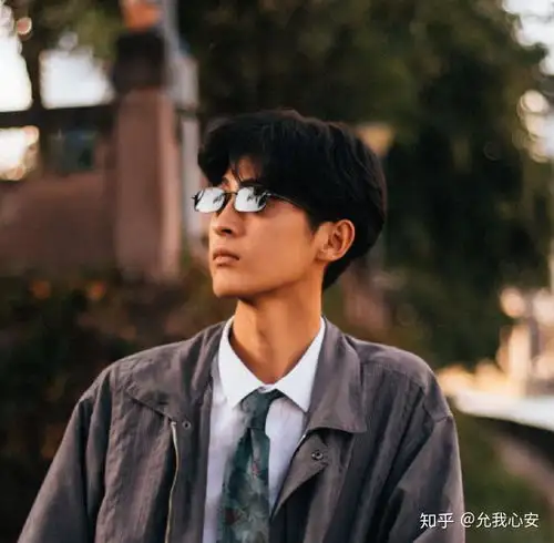 男生怎么化8090年代的港风妆如同当年张卫健,张国荣,古天乐的那种复古港妆
