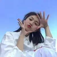 高清唯美蓝天女生头像