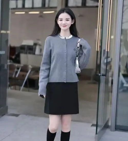 春天流行的女款毛衣,就选这5个颜色,显白显年轻,黄黑皮放心买