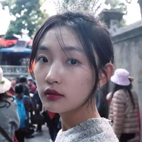 长得神似杜鹃周迅,出道就挑战3种性格,这个禁欲系少女叫周依然