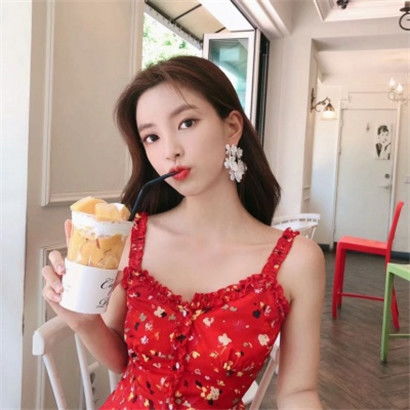红色系女生头像,超拽冷艳韩系的美女
