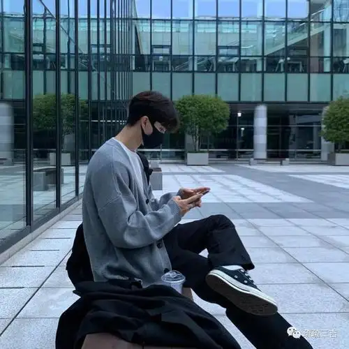 基础款也能迷人有型ins博主的春季盐系大男孩穿搭可以照搬