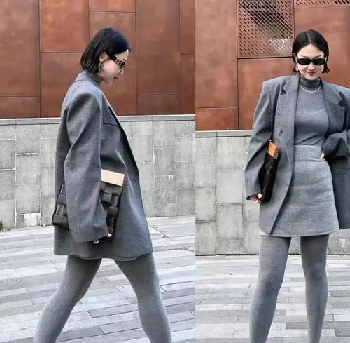 40多岁的女人别穿的太艳太土,灰白黑穿搭更显简约高级,时尚优雅