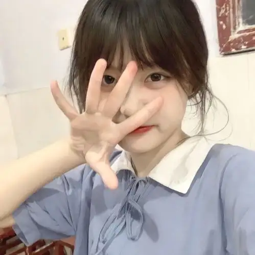 可爱搞怪女生头像想吃麦辣鸡腿堡