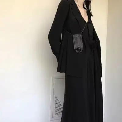 女生头像真人霸气黑色奈何桥上忽悠鬼