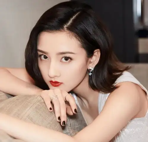 宋祖儿春晚歌曲被除名,官媒发文谈偷漏税,最快本月出调查结果