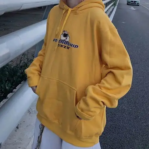今夏不流行穿大地色系了,她们喜欢穿这个颜色,真的超显白