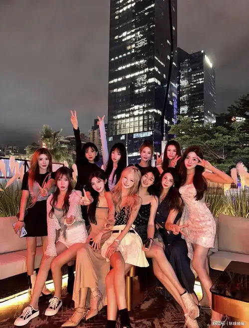 网红一只安猪与漂亮闺蜜们组团现身深圳海王夜市,网友我必须去