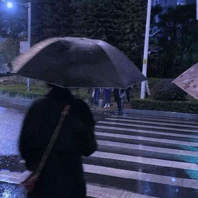 丧系文案我又不是大雨,你躲什么