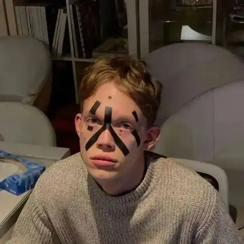 快开学了,一组超酷且高冷的男生头像送给你