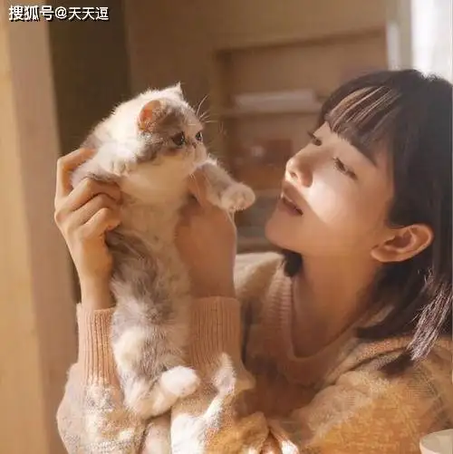 搞笑gif段子她不跟你讲话,未尝不是件好事啊