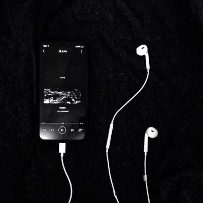 暗黑系黑色背景微丧我真的女生头像我要个性网