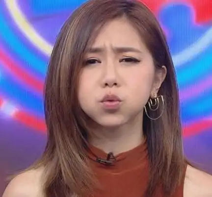 16岁成名,出道11年唱功被认可,可绯闻太多,如今傍上豪门