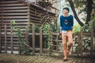 组图李振长腿漫步花园化身治愈系男友暖心弦