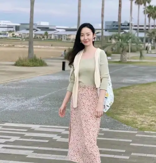 浅绿色配什么颜色好看