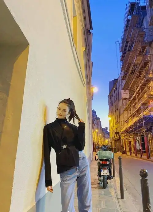 少女都得甜美可爱吗章子怡的清冷系少女感更显高级