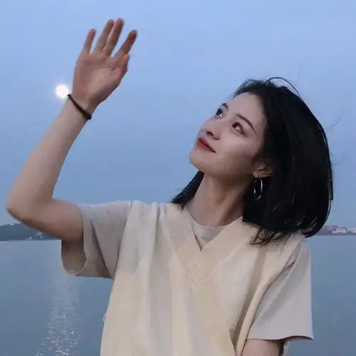 女生头像我对这人间,也爱也怀疑
