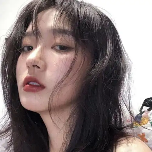 大气不失优雅的女生头像