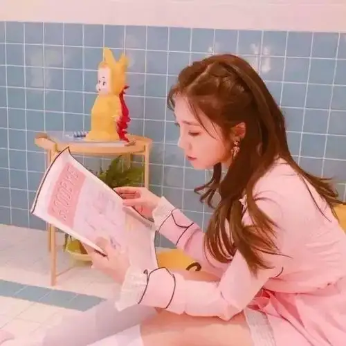 女生头像如目无别人