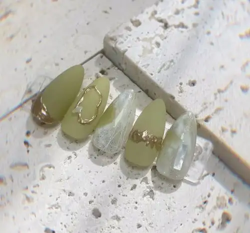 换美甲啦清新脱俗的森系清新美甲,夏天做个仙气飘飘的小精灵吧