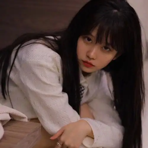 让男生很有保护欲的温柔女生头像