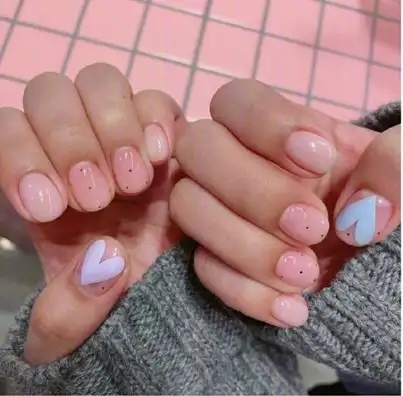 粉粉嫩嫩的少女美甲,让指尖停留在最美的时光