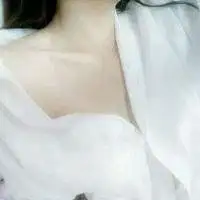 最新女生露锁骨的头像微信头像图片大全