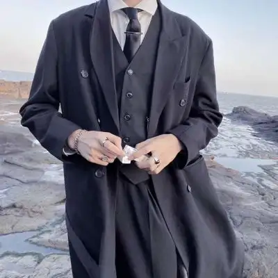 禁欲系高冷西装革履男生头像