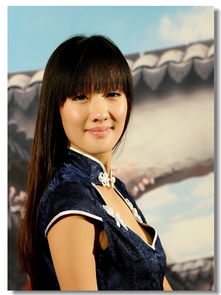 蜂鸟2010年会狼口夺食之日系女孩