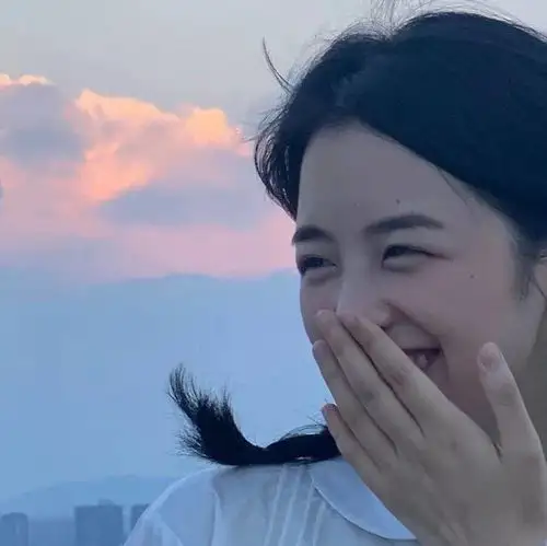 头像您的骑士已就位枪与玫瑰随时为公主待命