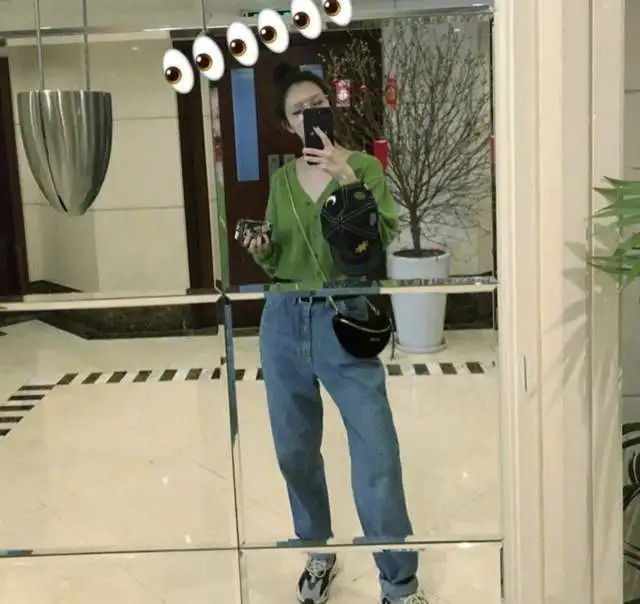 gucci假日大片以绿为标杆,你看c姐穿绿色裙子依旧清纯好看