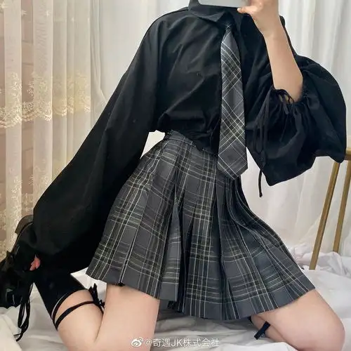jk制服姐妹们帮我投票选条小裙子吧