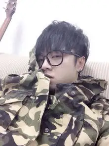 华晨宇庆生晒呆萌照左立白举纲众好基友齐祝福