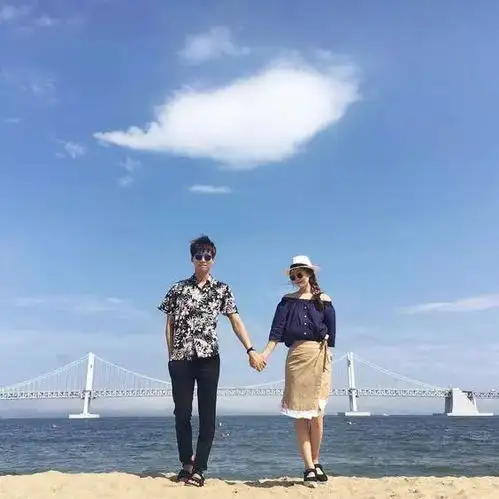 韩系情侣日常穿搭look高调放闪甜一波,赶快拉男朋友学起来